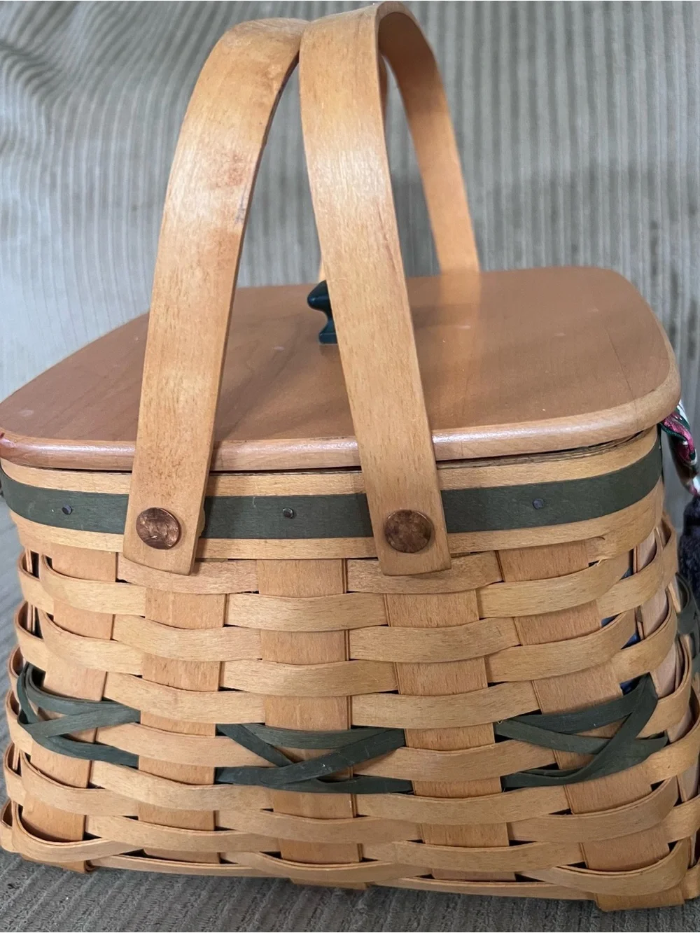 Longaberger 2000 Green Deck the Halls Basket w/liner & Double Stacked Protector